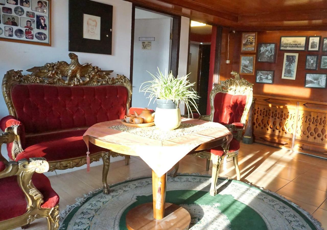 Badjoeri Ethnic Wooden Homestay Bandung Luaran gambar