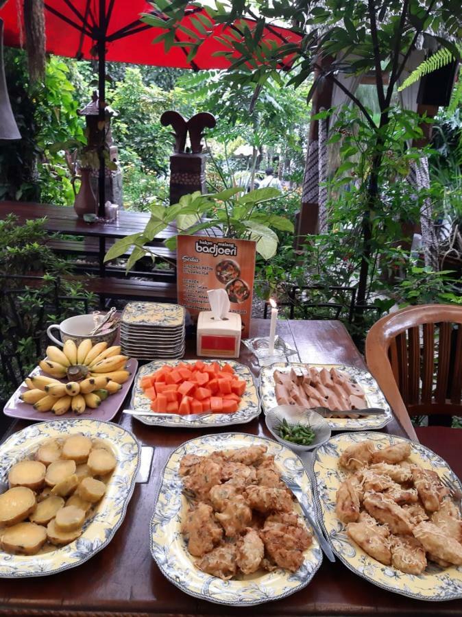 Badjoeri Ethnic Wooden Homestay Bandung Luaran gambar